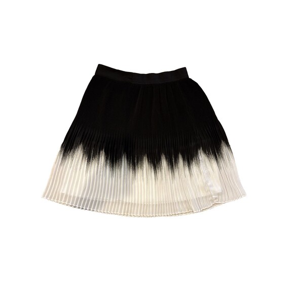 White House Black Market Dresses & Skirts - White House Black Market Pleated Ombre Black and White Skirt size 8